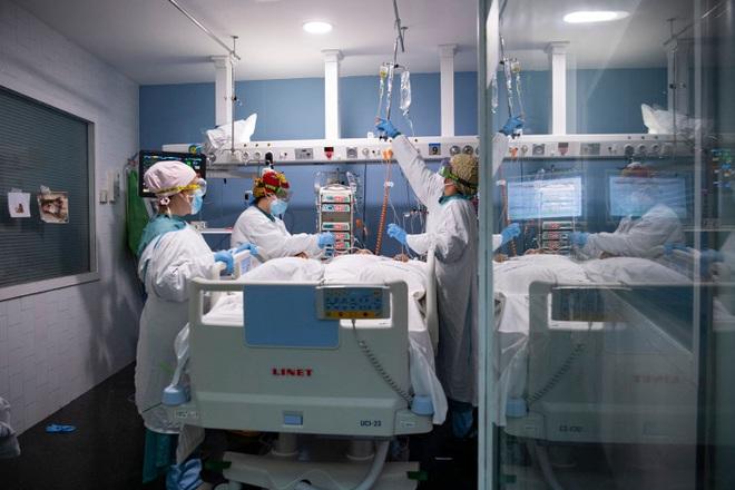 Phát hiện thủ phạm khiến SARS-CoV-2 gây bệnh nặng và tử vong-1