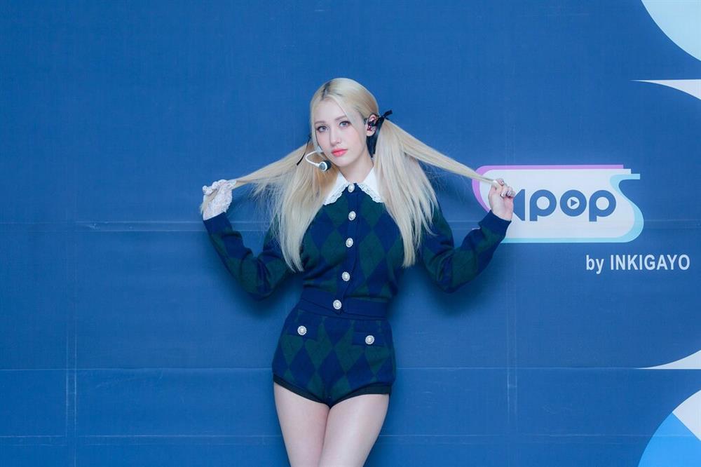 Somi trở thành bản sao của Rosé BLACKPINK khiến fan bức xúc-1