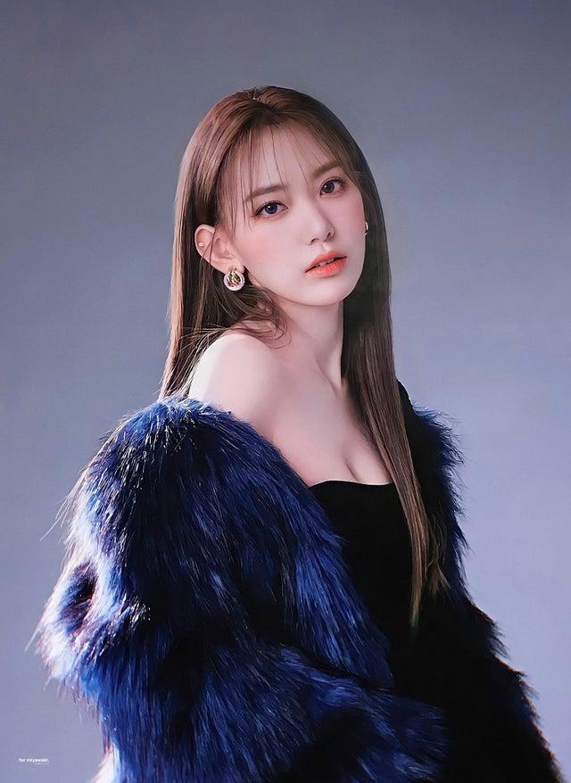 IZ*ONE được đánh giá là nhóm nhạc nữ tiềm năng chỉ xếp sau BLACKPINK và TWICE về thứ hạng nhạc số và khả năng bán đĩa cứng. Năm 2021, IZ*ONE hết hạn hợp đồng và tan rã, sự việc để lại nhiều nuối tiếc cho người hâm mộ. Nhiều thông tin Sakura trở về Nhật Bản tiếp tục hoạt động, song cô quyết định rời nhóm HKT48 và quay trở lại Hàn Quốc.