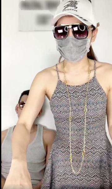 Lý Bình trở thành sào treo đồ cho Phương Trinh Jolie bán hàng-8