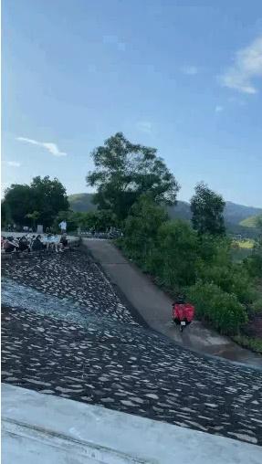 Nghe lời chị Google chỉ đường, shipper đi thẳng vào... hồ nước-2