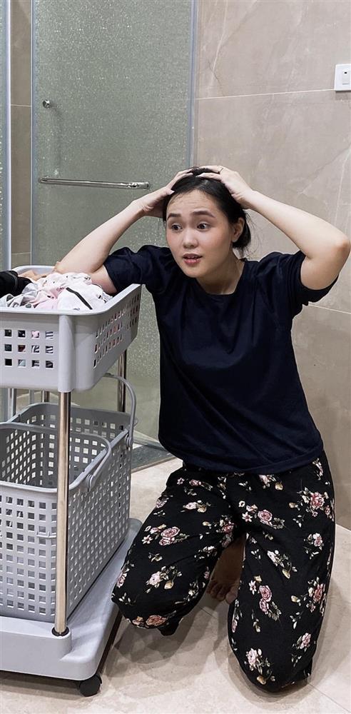 Bà xã Đỗ Duy Mạnh ở nhà giãn cách trông thế nào?-1