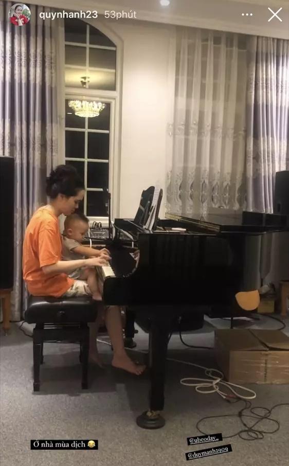 Bà xã Đỗ Duy Mạnh ở nhà giãn cách trông thế nào?-4