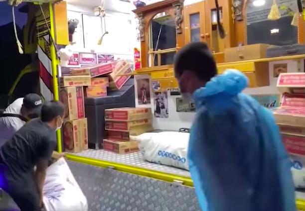 Độc đáo salon di động cắt tóc miễn phí cho tuyến đầu chống dịch-2