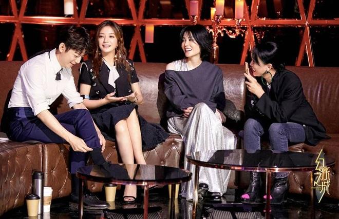 Bạn bè Triệu Vy: Người cắt đứt, người im lặng sau vụ phong sát-8