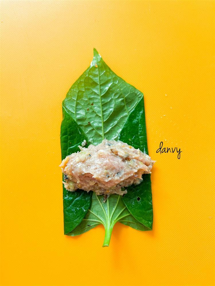 Chả ốc cuốn lá lốt của mẹ đảm dễ làm mà lại ngon hết sảy-4