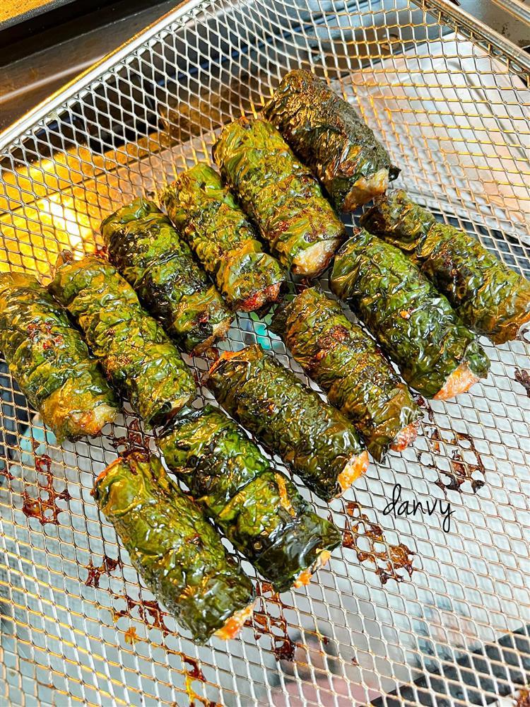 Chả ốc cuốn lá lốt của mẹ đảm dễ làm mà lại ngon hết sảy-6