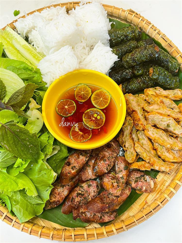 Chả ốc cuốn lá lốt của mẹ đảm dễ làm mà lại ngon hết sảy-7