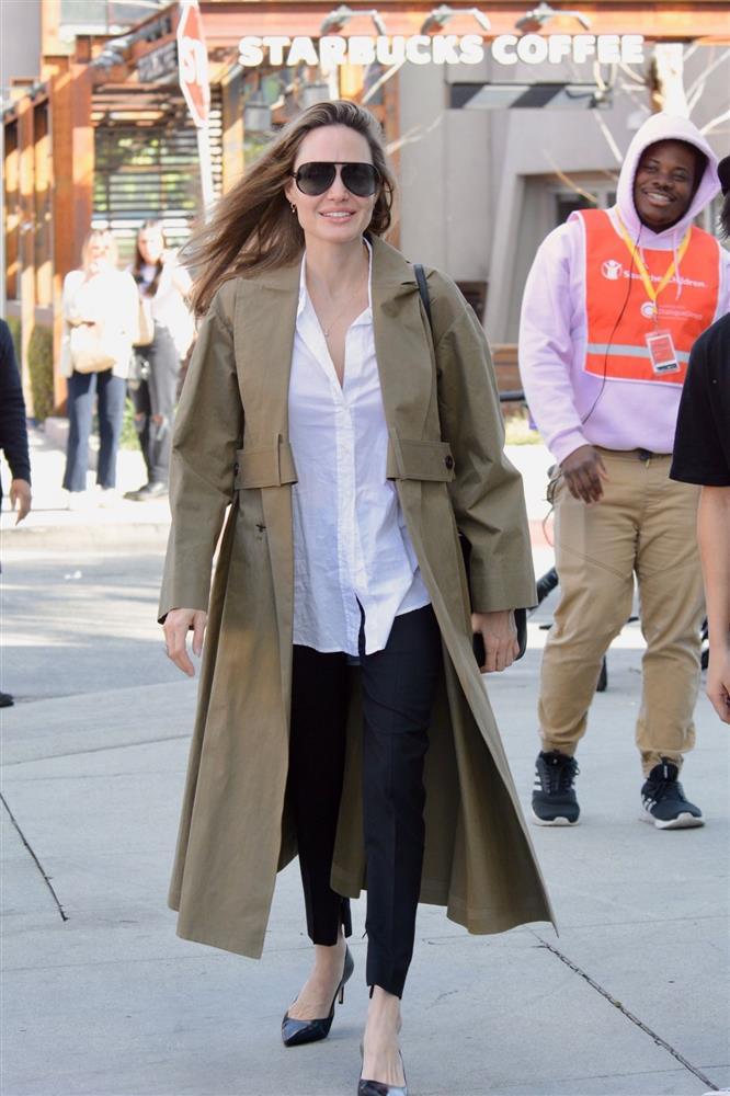 Angelina Jolie toát lên khí chất đỉnh cao với 2 kiểu quần trendy-7