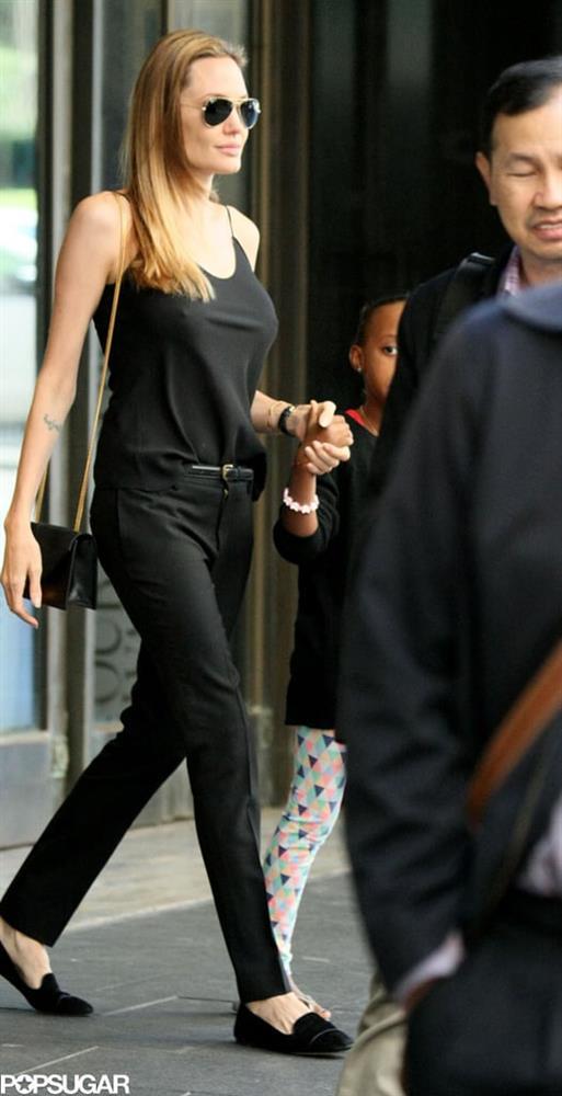 Angelina Jolie toát lên khí chất đỉnh cao với 2 kiểu quần trendy-8