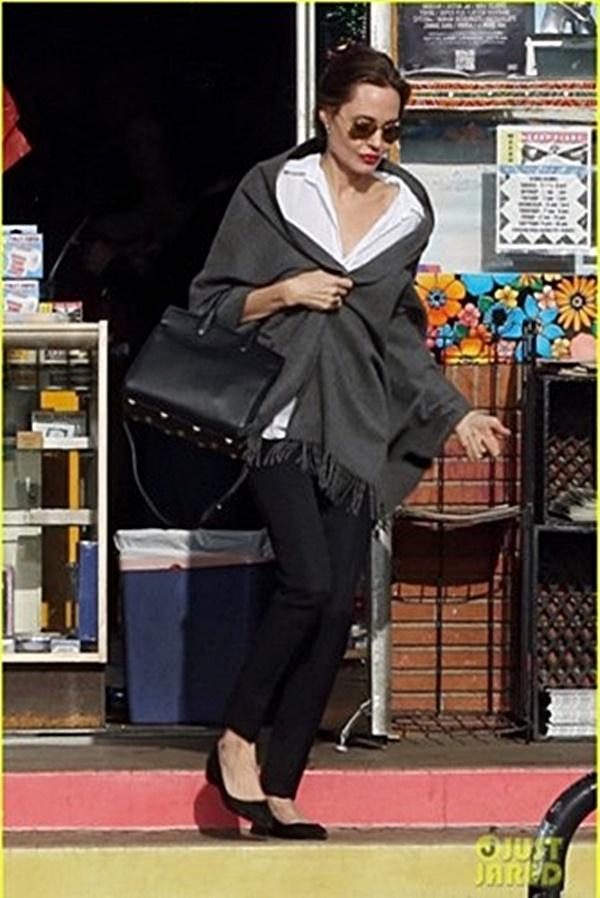 Angelina Jolie toát lên khí chất đỉnh cao với 2 kiểu quần trendy-10