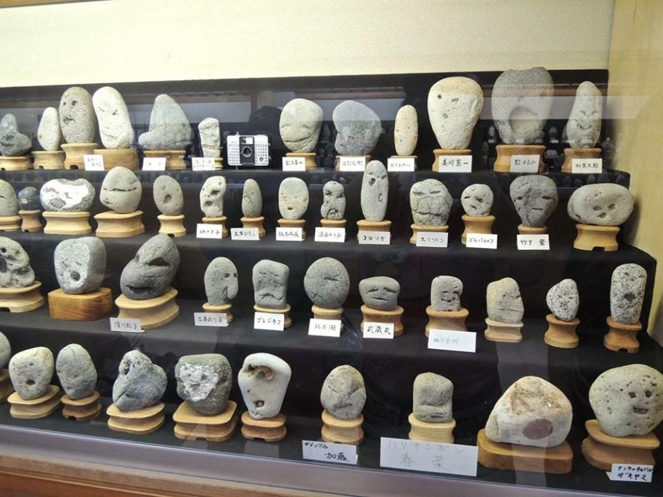 Bảo tàng những viên đá hình mặt người kỳ dị ở Nhật Bản-1