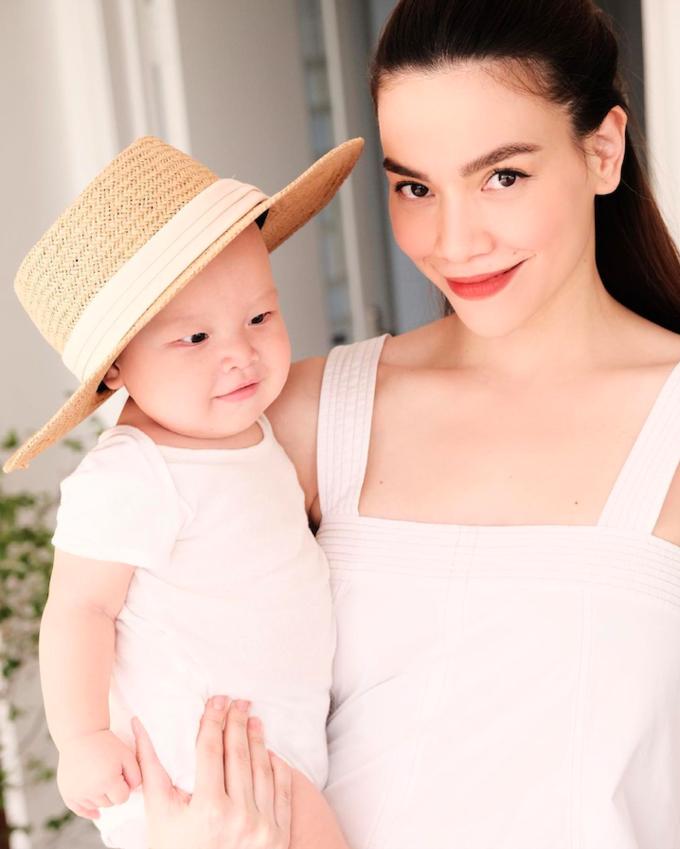 Mâm cơm toàn đặc sản đồng quê nhà Hồ Ngọc Hà-1