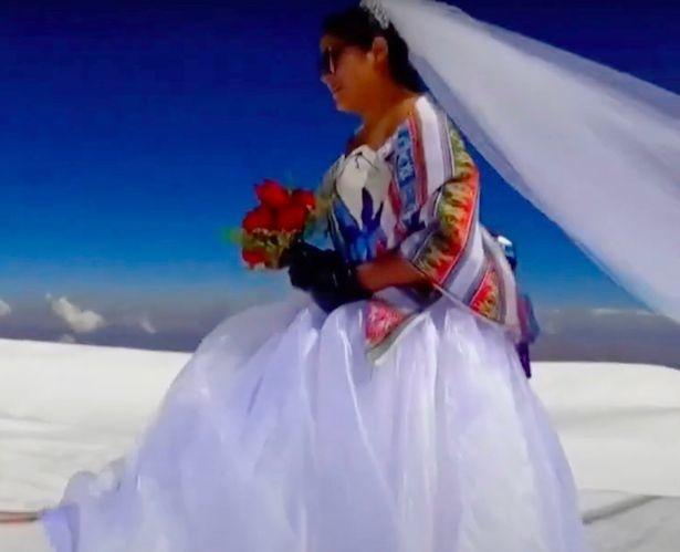 Đám cưới trên đỉnh núi cao 6.400m-2