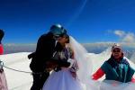 Đám cưới trên đỉnh núi cao 6.400m