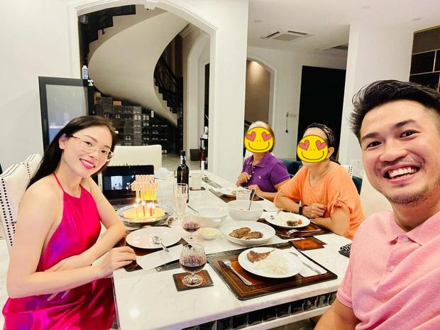 Em chồng Hà Tăng lộ không gian sống xa hoa ở khu nhà giàu quận 2-3