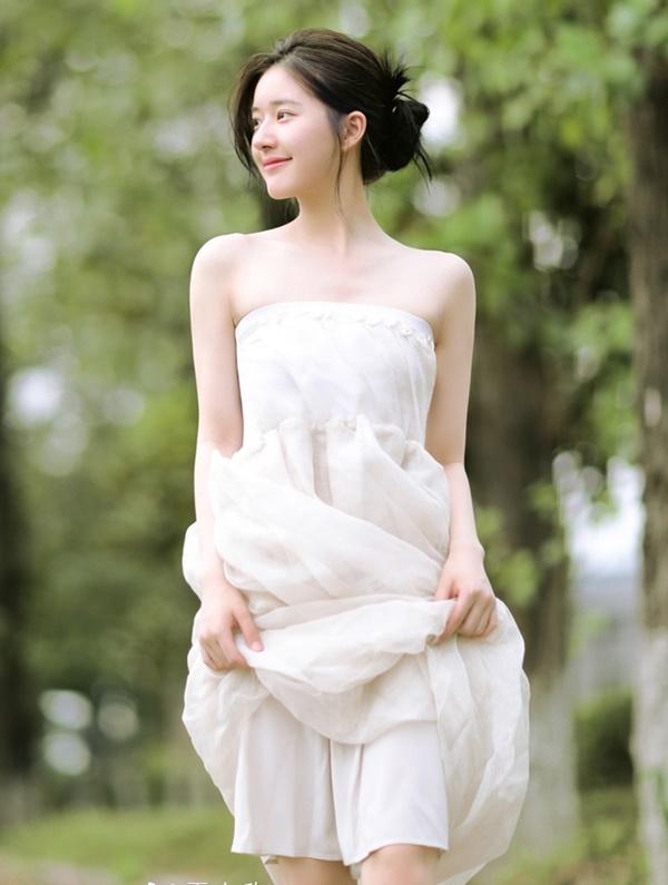 Mỹ nhân là đối thủ của Địch Lệ Nhiệt Ba-7