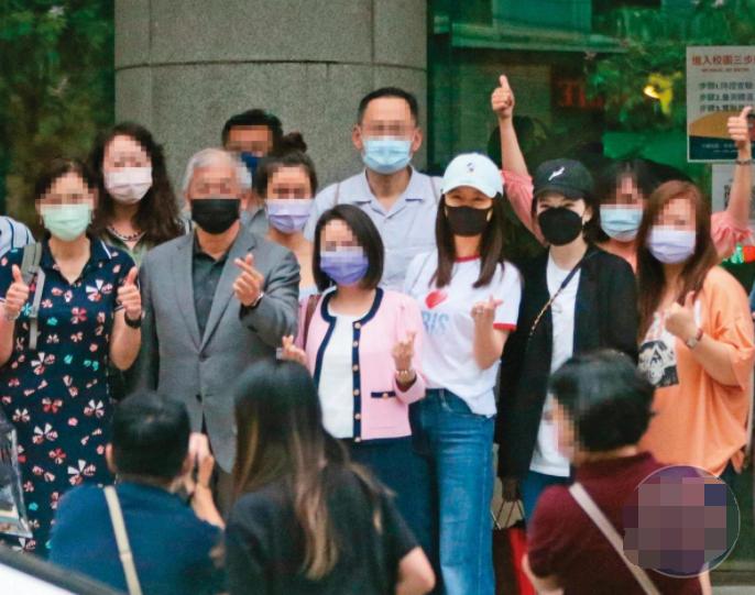 Vợ chồng Lâm Tâm Như xuất hiện sau lời đồn tháo chạy?-8