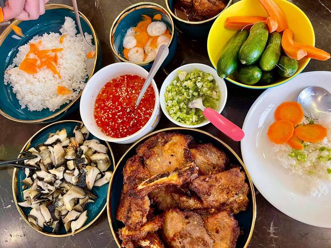 Đoàn Di Băng khoe mâm cơm nhà giàu, ai ngờ bị mắng gắt-4