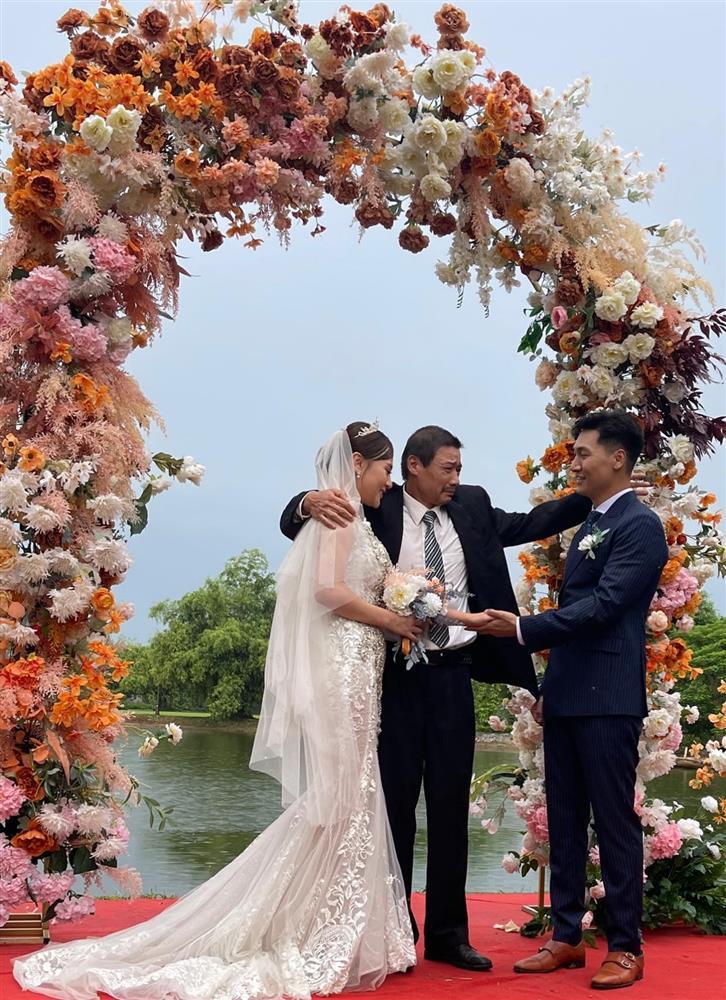 Bố Sinh Hương Vị Tình Thân kể về 3 lần mặc vest trong đời-5