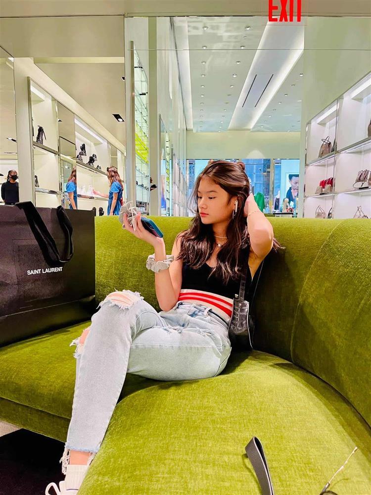 Con gái Trương Ngọc Ánh 13 tuổi lên đồ sành điệu như gái 20-5