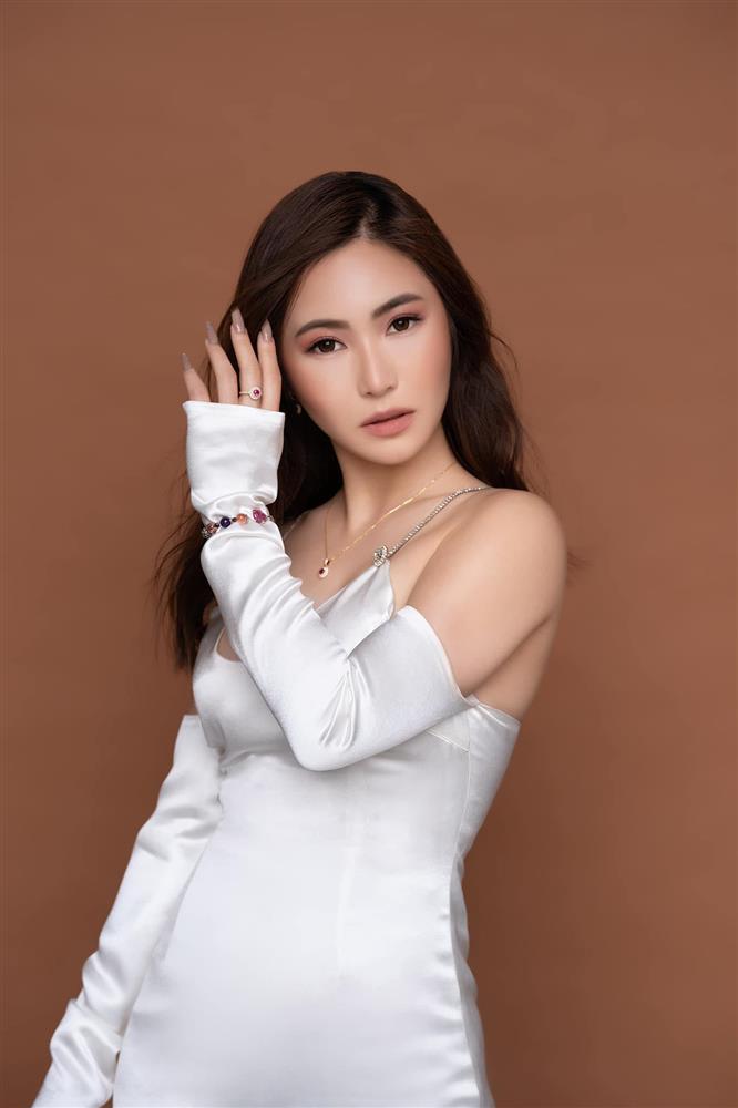 Hương Tràm không bỏ nghệ danh cũ, dùng song song hai tên-2