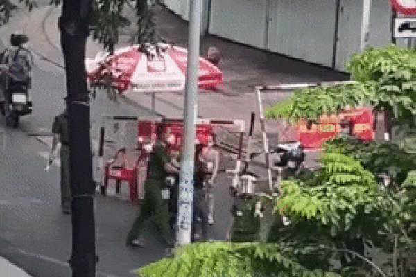 Chị đại quận 4 trở lại: Chịu đeo khẩu trang nhưng mắc lỗi khác-3