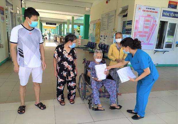 Bệnh nhân 101 tuổi nhiễm Covid-19 phải thở máy được xuất viện-1