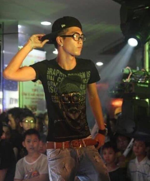 BigDaddy là một rapper nổi tiếng của Việt Nam, với những bài hát đầy năng lượng và sức mạnh. Xem hình ảnh của anh ấy để được thấy những khoảnh khắc ấn tượng cùng với âm nhạc lôi cuốn!