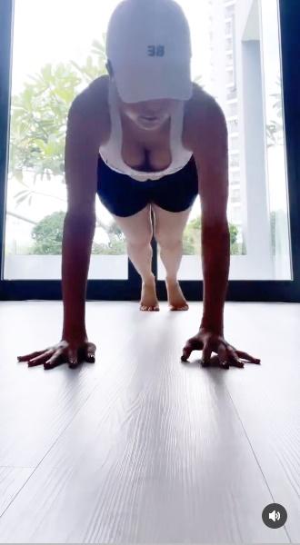 Ngọc Trinh tung clip thể dục, netizen chỉ soi vòng 1 vừa trắng vừa tròn-4