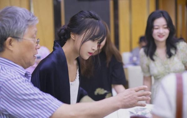 Người đàn ông đứng sau thành công của Lý Tử Thất-3