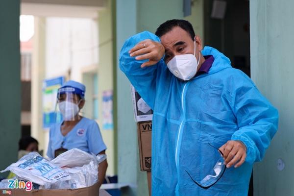 Quyền Linh: Tôi nhận 10.000 tin nhắn hỏi gói hỗ trợ của thành phố-2