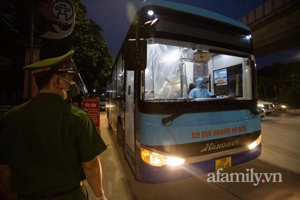 Bắt đầu di dân ra khỏi ổ dịch nóng nhất Hà Nội-3