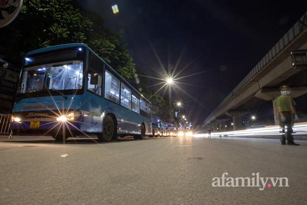 Bắt đầu di dân ra khỏi ổ dịch nóng nhất Hà Nội-4