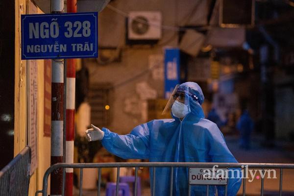 Bắt đầu di dân ra khỏi ổ dịch nóng nhất Hà Nội-8