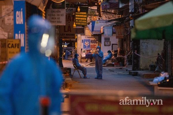 Bắt đầu di dân ra khỏi ổ dịch nóng nhất Hà Nội-9