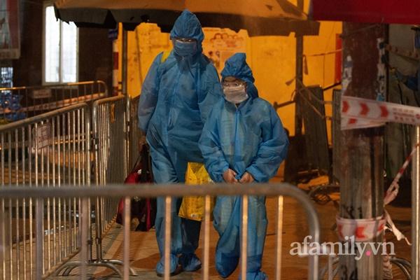 Bắt đầu di dân ra khỏi ổ dịch nóng nhất Hà Nội-13