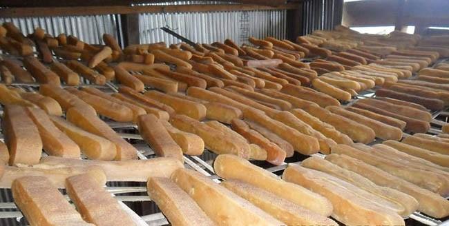 Đặc sản phô mai cứng như đá, nhai cả tiếng mới nuốt được-1