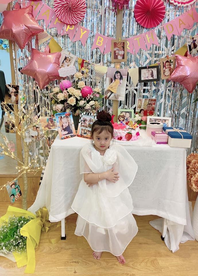 Vy Oanh bất ngờ công khai hình ảnh cận mặt con thứ ba-8