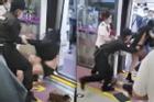 Cô gái trẻ bị bảo vệ lôi rách váy, tống cổ ra khỏi tàu điện ngầm