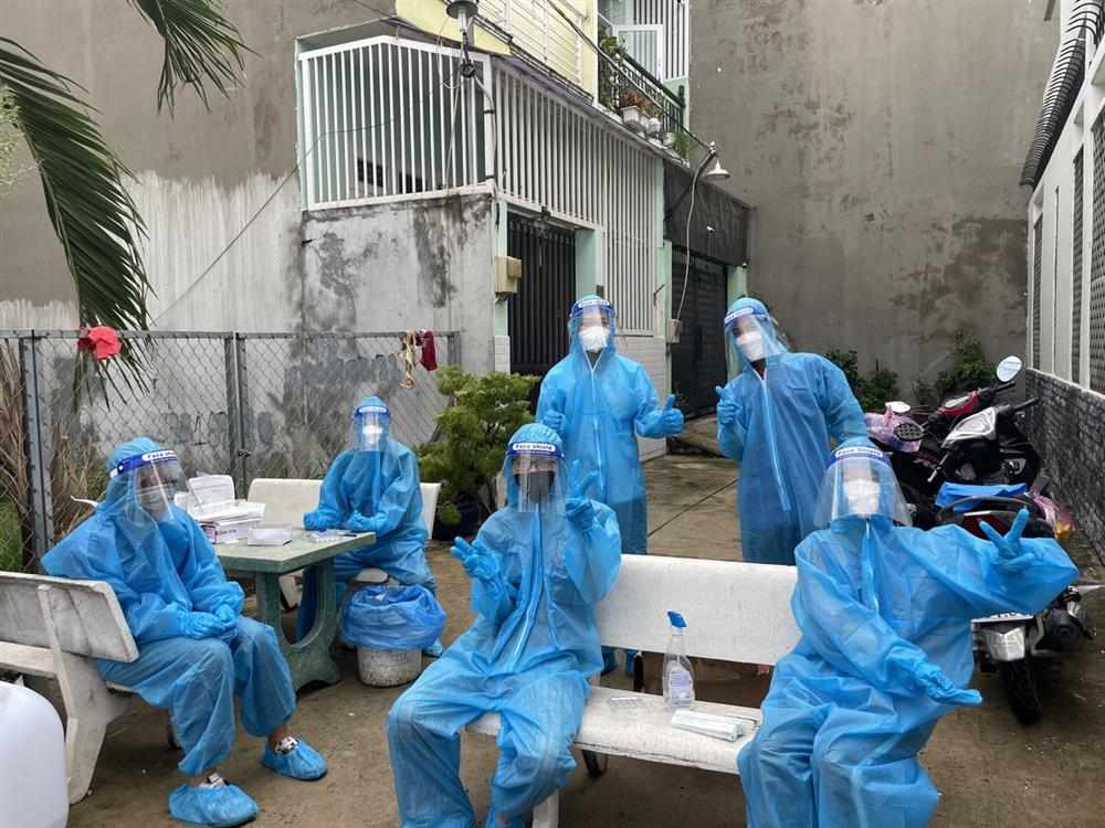 Nhà có 9 F0 khỏi bệnh, 4 người xung phong đi chống dịch-4