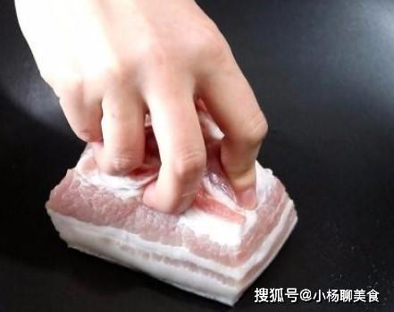 2 mẹo cạo sạch lông bì lợn trong vài phút, không cần dụng cụ phức tạp-2