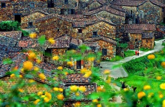 Ngôi làng cổ hơn 200 tuổi làm bằng loại vật liệu cực đặc biệt-1