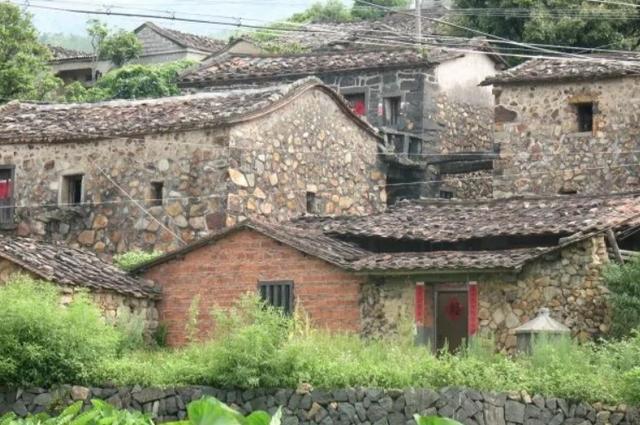 Ngôi làng cổ hơn 200 tuổi làm bằng loại vật liệu cực đặc biệt-2