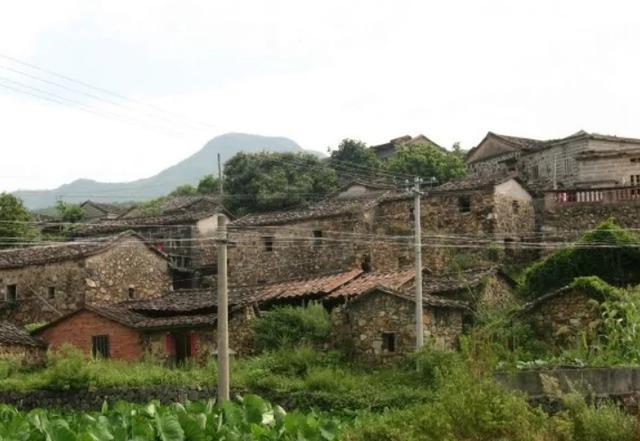 Ngôi làng cổ hơn 200 tuổi làm bằng loại vật liệu cực đặc biệt-3