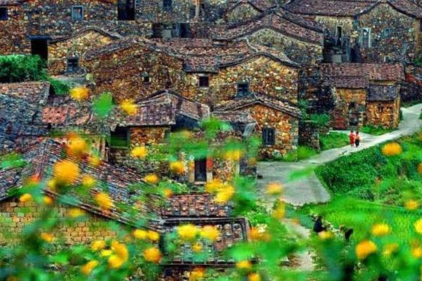 Ngôi làng kỳ lạ nơi đàn ông và phụ nữ nói 2 ngôn ngữ khác nhau-3