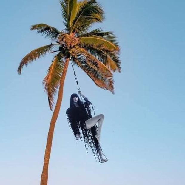 Lisa BLACKPINK khoe chân dài liền bị fan cho đu dây khắp thế gian-2