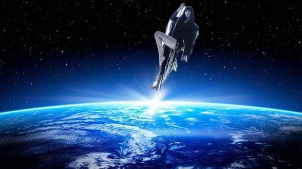 Lisa BLACKPINK khoe chân dài liền bị fan cho đu dây khắp thế gian-6