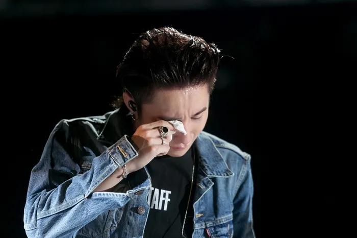 Sơn Tùng thông báo xảy ra chuyện buồn?-2