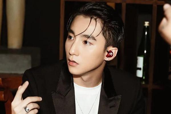 Câu trả lời dễ thương của Sơn Tùng khi cụ bà tra hỏi có phải ca sĩ?-6